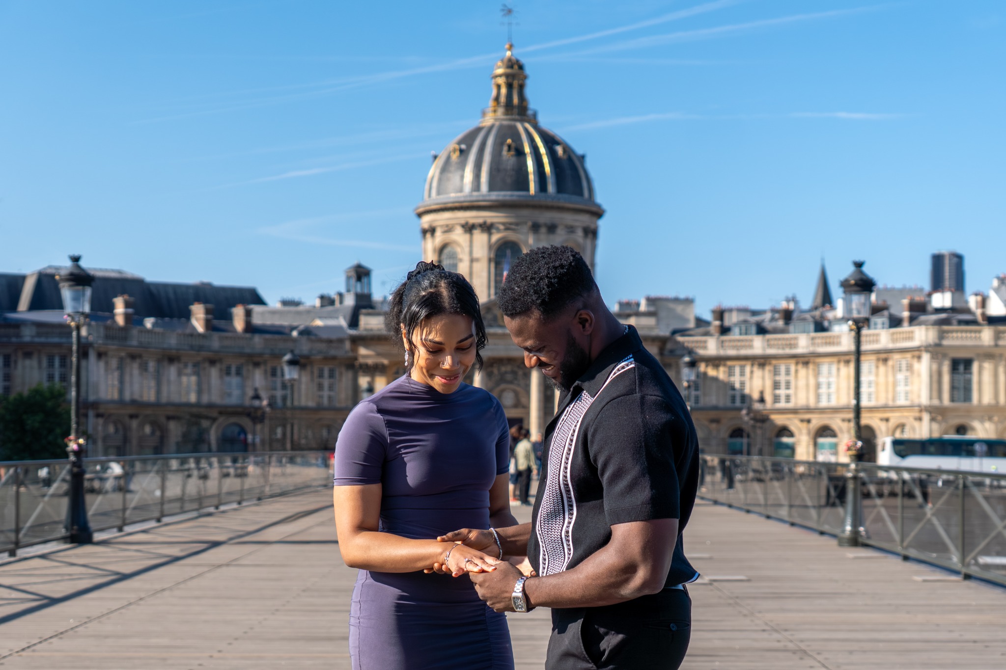 Couple photographed near the Eiffel Tower