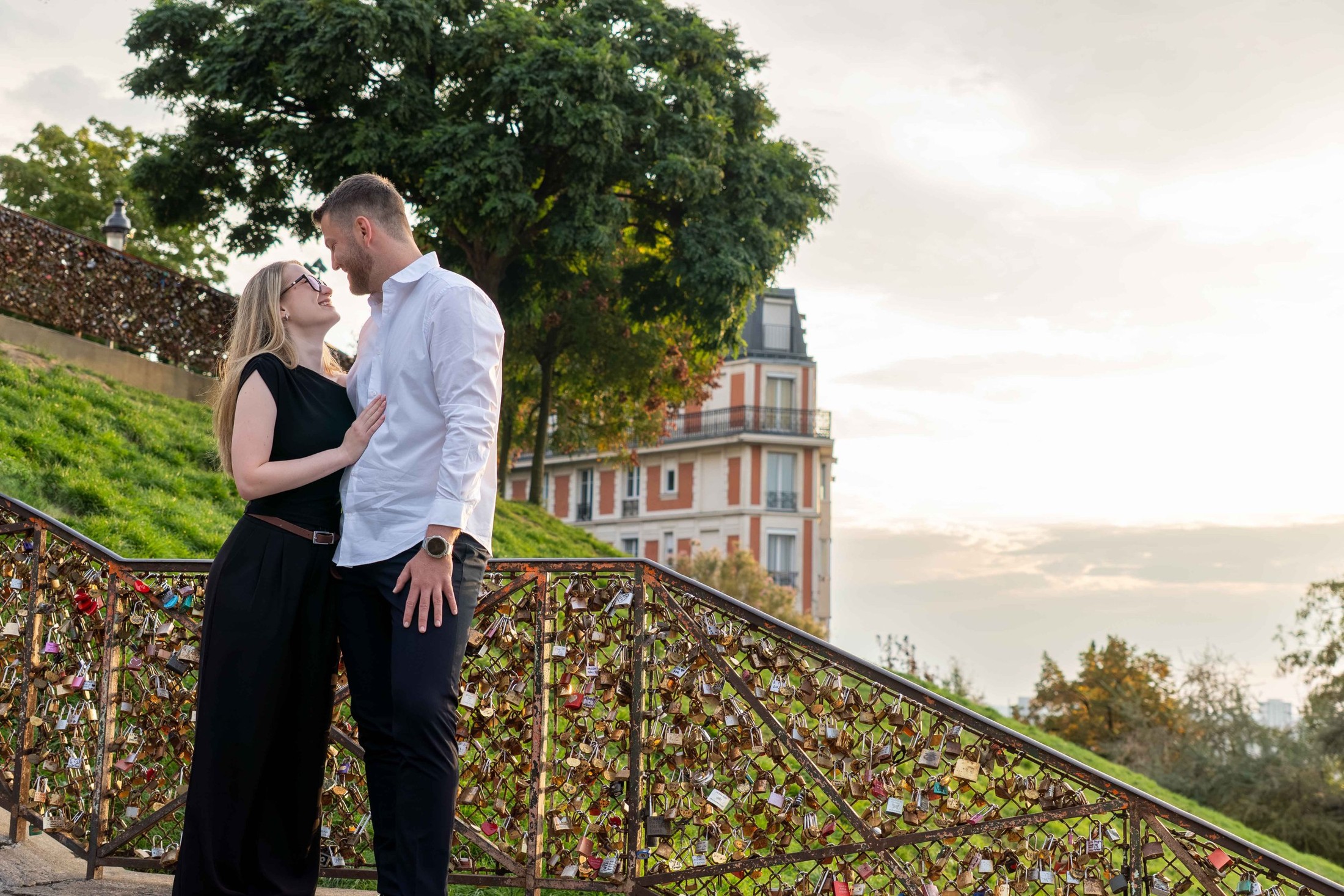 Couples and proposals in Paris