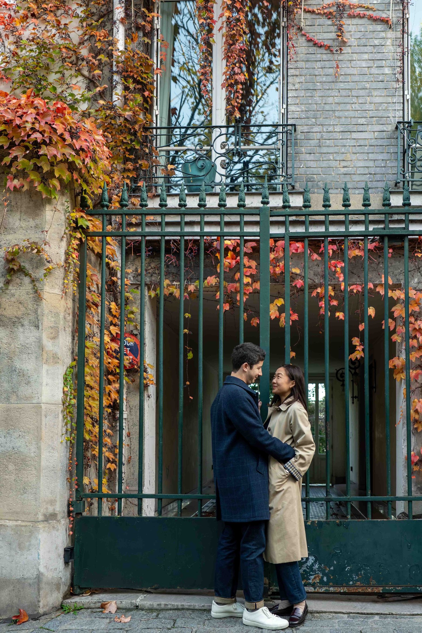 Couple photographed in Paris