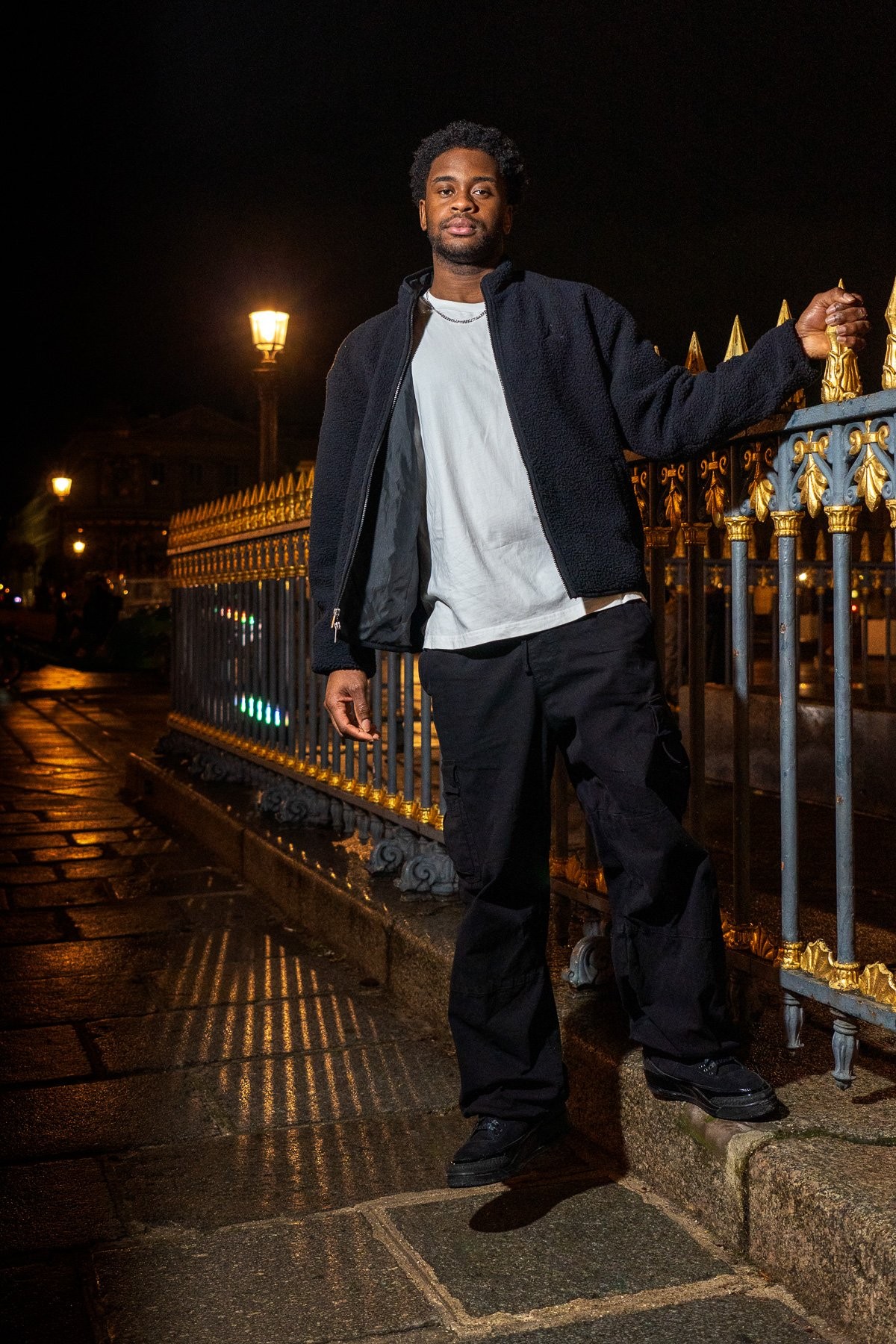 Solo traveler portraits in Paris