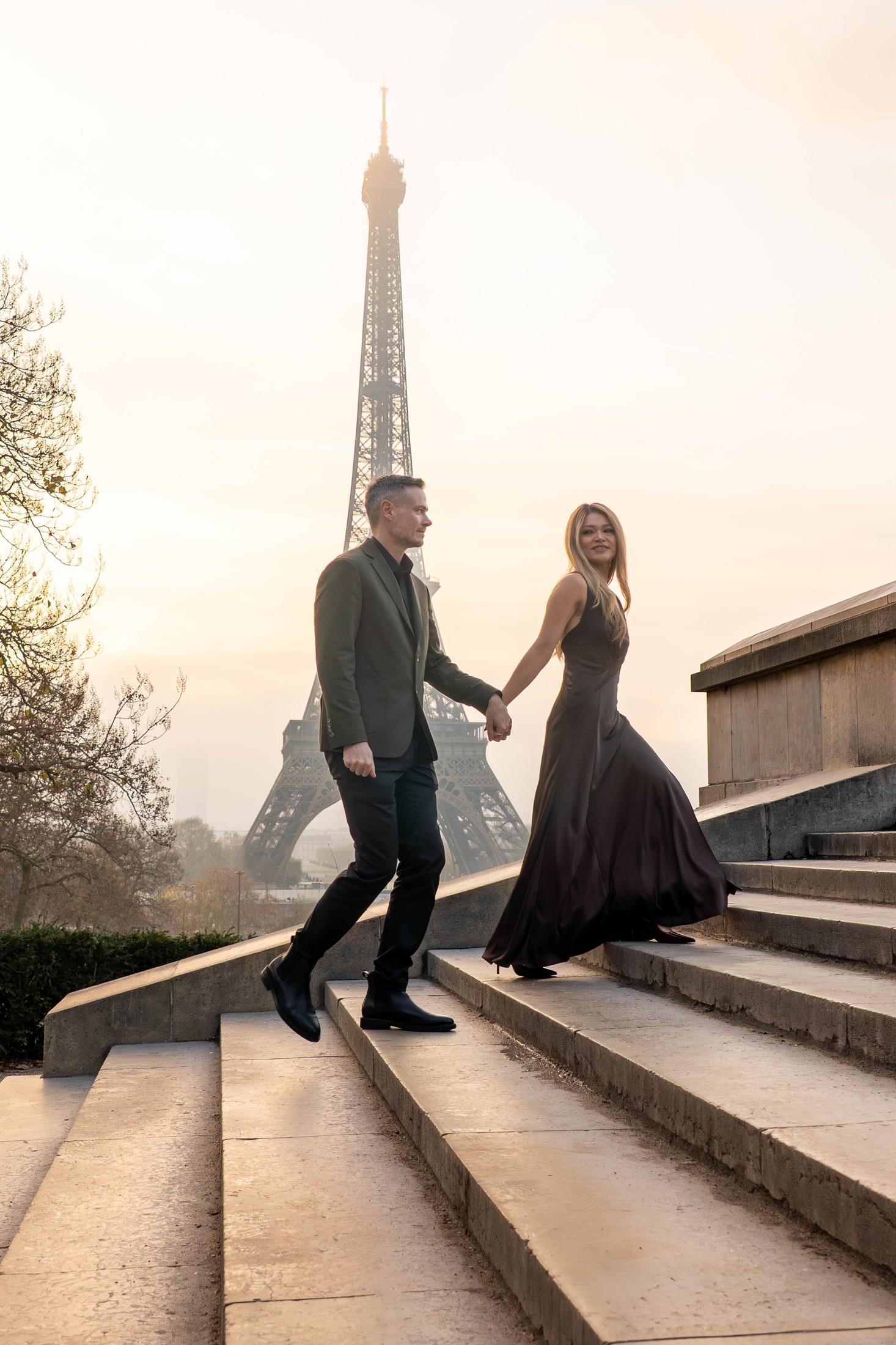 Couples and proposals in Paris