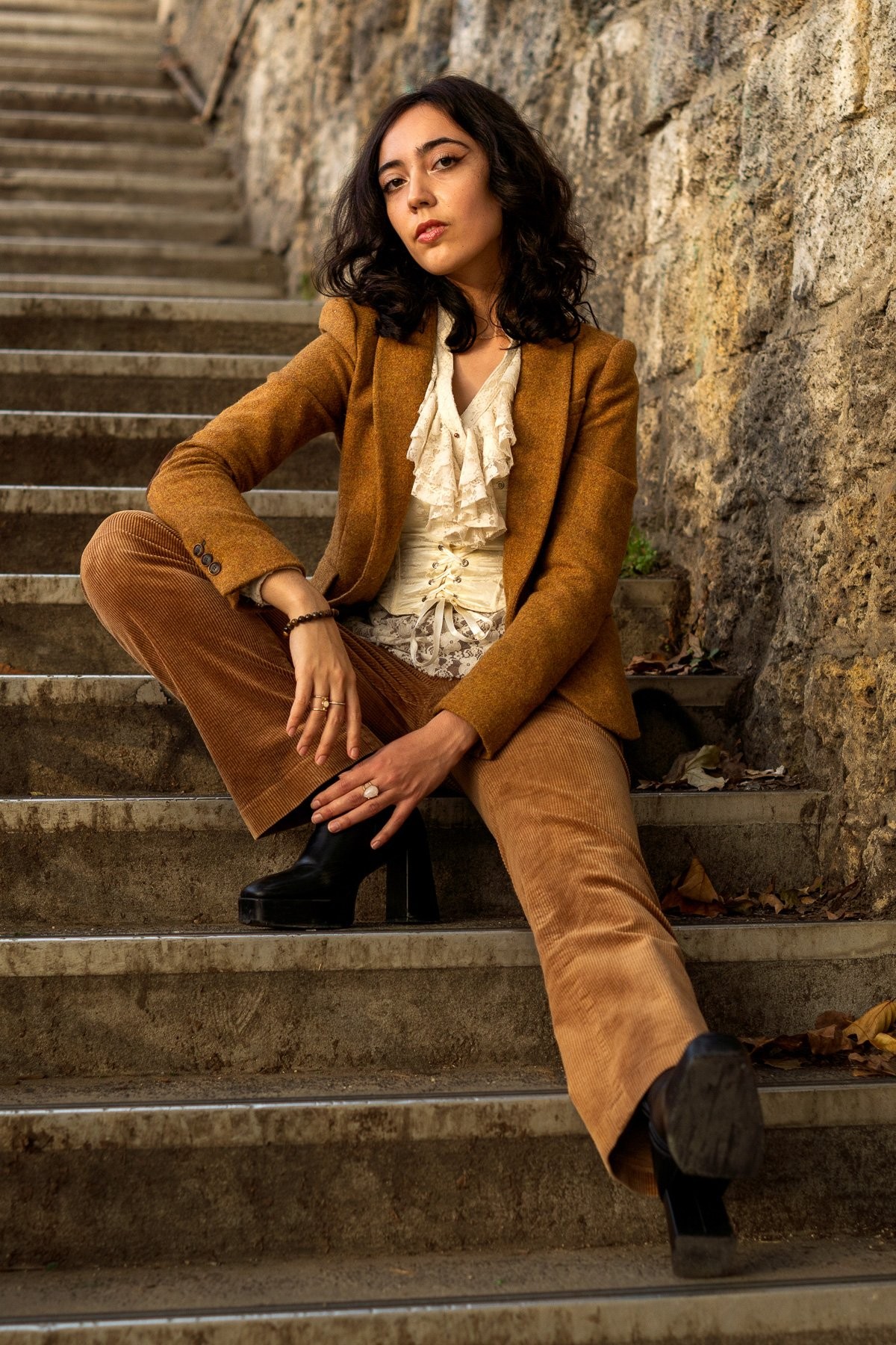 Solo traveler portraits in Paris